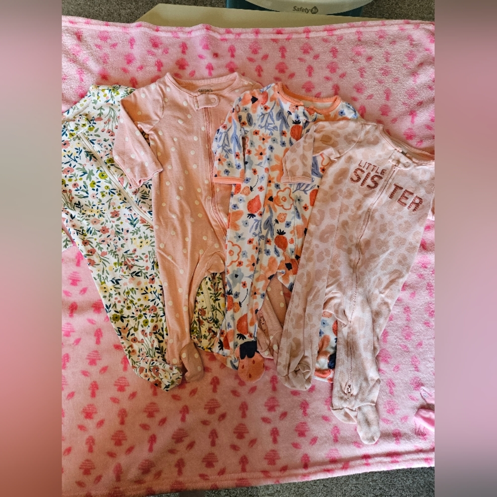 Carters 3-6m and 6m Bundle of 4 footies pajamas 2-way zippers